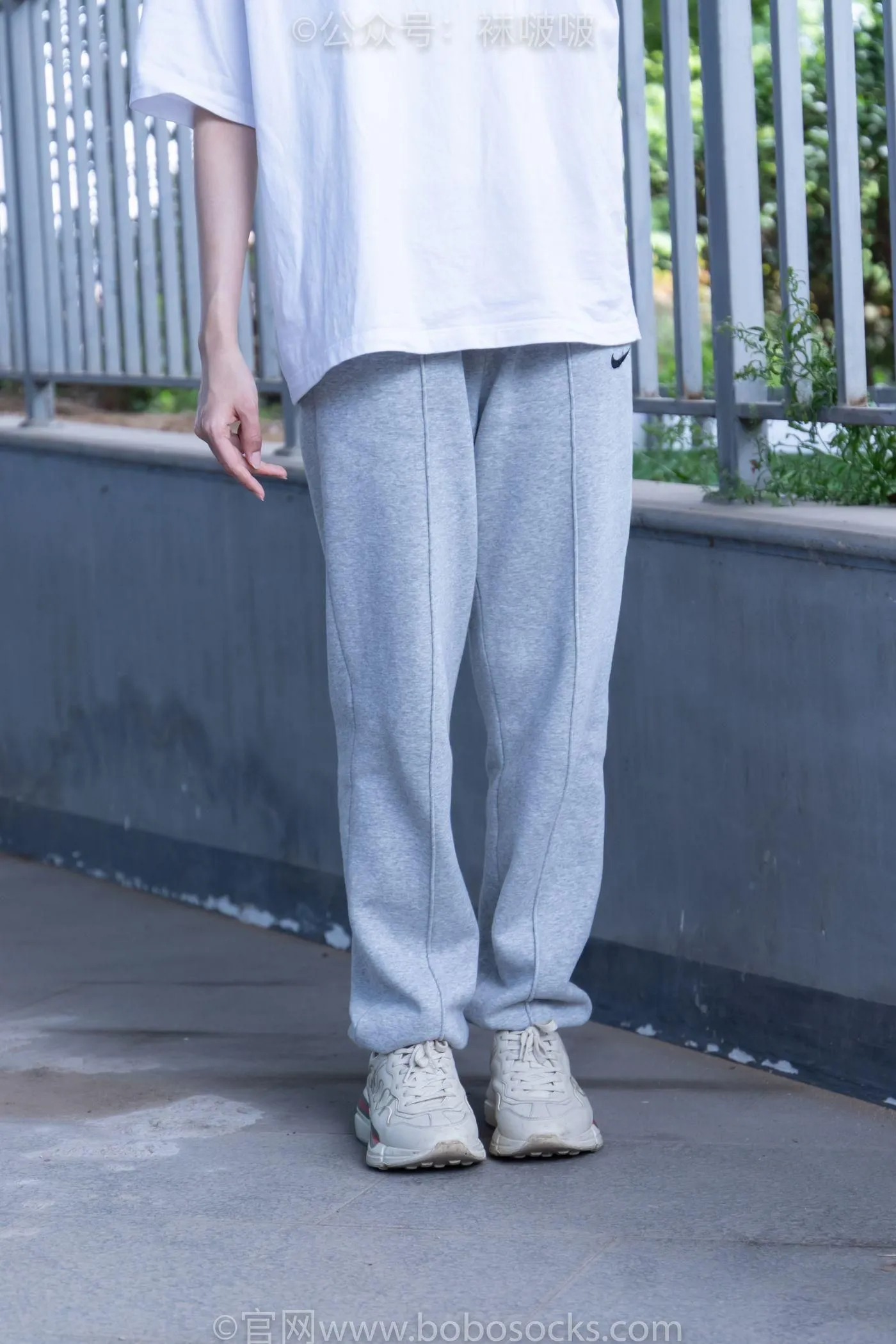 [BoBoSocks袜啵啵]NO.012 泡芙-运动鞋、白棉袜、裸足 [132P]插图9